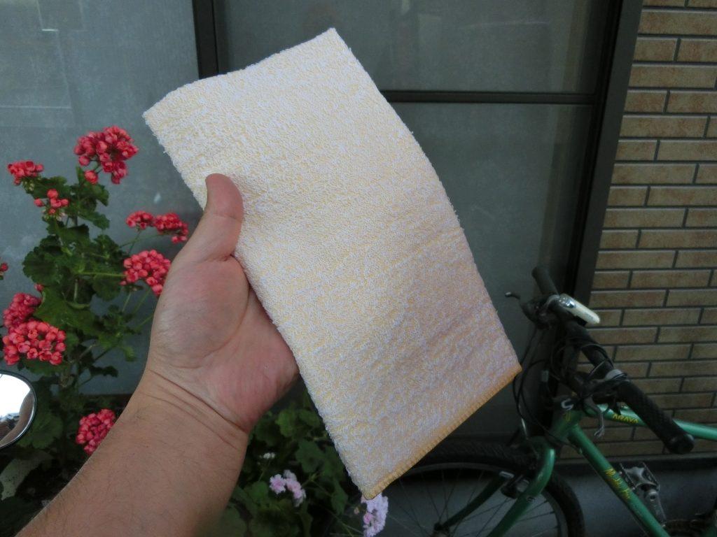 窓ガラスコート、ピッチレスコートで使用して汚れたタオルはどのように洗ったらよいものでしょうか？